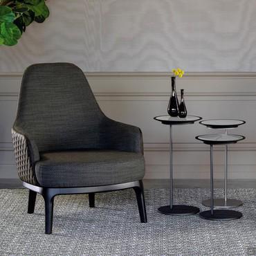 Fauteuil bicolore en tissu et cuir matelassé Peggy
