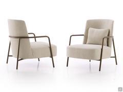Paire de fauteuils Maggie en tissu Loto col.13 et structure métallique en bronze