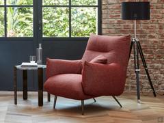 Fauteuil rembourré Tangeri avec revêtement en tissu et disponible dans une large gamme de revêtements