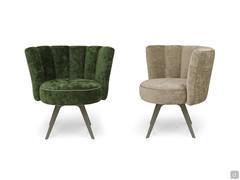 Fauteuils Petra à dossier en coquille proposés avec un revêtement en chenille, également disponibles dans d'autres tissus, velours ou cuirs.