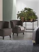 Paire de fauteuils Serena avec coque rembourrée et recouverte de tissu et pieds coniques en bois