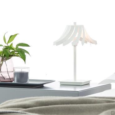 Lampe de table Turning avec abat-jour en métal virevoltant 