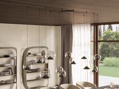 Lampe suspendue Lola dans la version avec abat-jour en métal peint en noir et rosace assortie