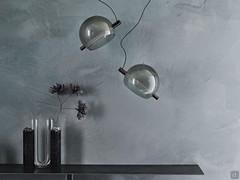 Diffuseurs en verre de cristal fumé combinés à une rosace de plafond et une douille en métal chromé noir