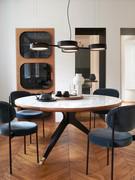 Lampe Berlin d'Oluce en version suspendue en métal noir