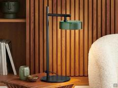 Lampe Berlin par Oluce ici dans la version 'Out' également pour l'extérieur, modèle de table