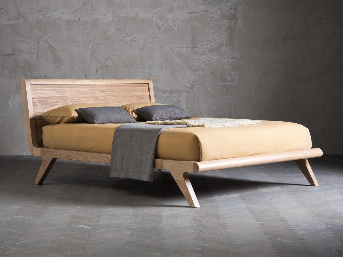 Lit en chêne massif avec tête de lit en bois Sebastian, dans la version tout bois sans éléments rembourrés