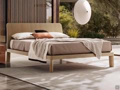 Lit double Stirling avec pieds en bois, version unicolore entièrement en chêne