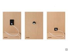 Options disponibles sur le lit principal dans la version avec grande tête de lit. Prise USB A avec interrupteur tactile pour projecteur pivotant (image immédiatement à droite) et paire de prises USB A et C