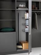 Colonne à 1 porte avec étagère intrene, 1 barre avec 5 crochet porte balai et un set de 3 paniers porte produits d'entretiens
