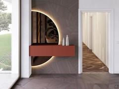 Entrée Heritage avec miroir en demi-cercle, adapté aux entrées et aux murs à espace limité. Nous voyons ici les bases laquées mates RAL 8004 combinées au miroir couleur bronze avec rétro-éclairage LED.