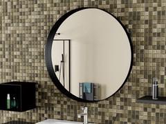 Miroir mural rond Yukon, ici proposé en version miroir de salle de bains. Le miroir peut être équipé d'un rétro-éclairage LED en option.