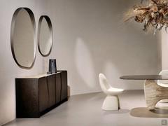 Paire de miroirs de forme Frost avec cadre fin en métal peint ou brossé