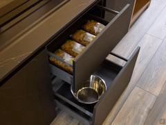 Très grand îlot de cuisine, évier et garde-manger
