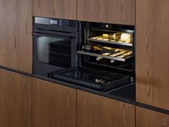 Armoire chauffante AEG pour le vin et les aliments