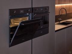 Four double Smeg dans la cuisine moderne Alux 01
