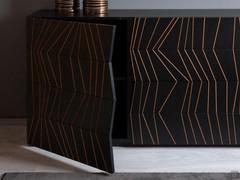 Détails de portes à charnières avec ouverture push-pull et profil latéral façonné