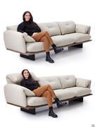 Exemple de siège montrant une utilisation possible du coussin de dossier, replié et relevé, pour soutenir une posture plus haute et plus élancée, axée sur le confort.