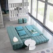 Pouf carré en tissu Squaring, compléter avec le lit et la table de chevet Squaring