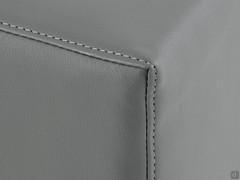 Coutures en simili-cuir anthracite