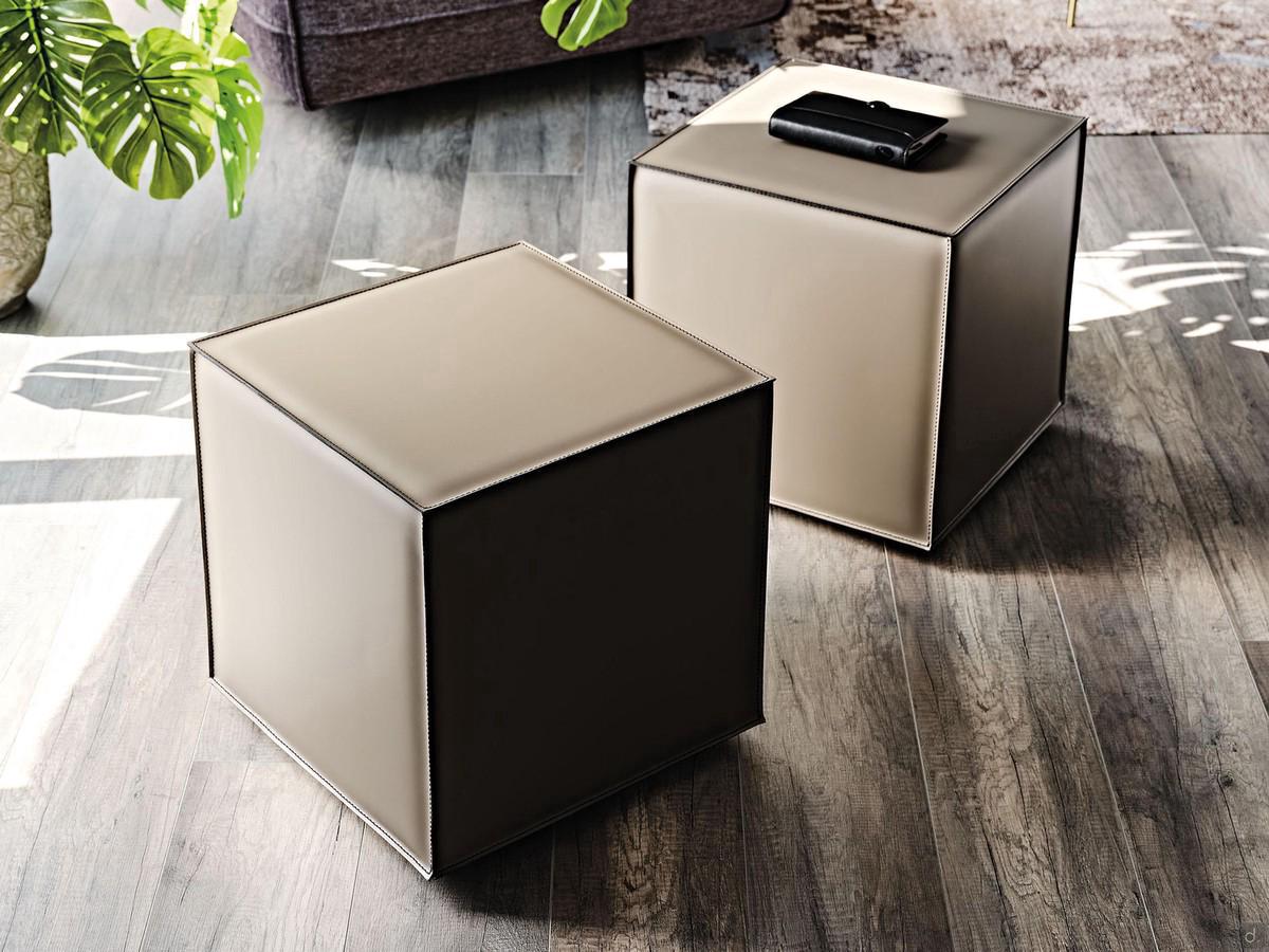 Kubo ottoman carré en cuir de Cattelan, disponible en différentes couleurs dans la taille unique 44 x 44 cm