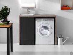 Exemple de compartiment ouvert parfait pour abriter un lave-linge, créé grâce au chevauchement des côtés et du dessus. Finition non disponible