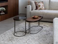 Tables basses arrondies avec pied en métal chromé noir et plateau en grès et en noyer canaletto - photo d'un client (plateau en grès portoro non disponible)