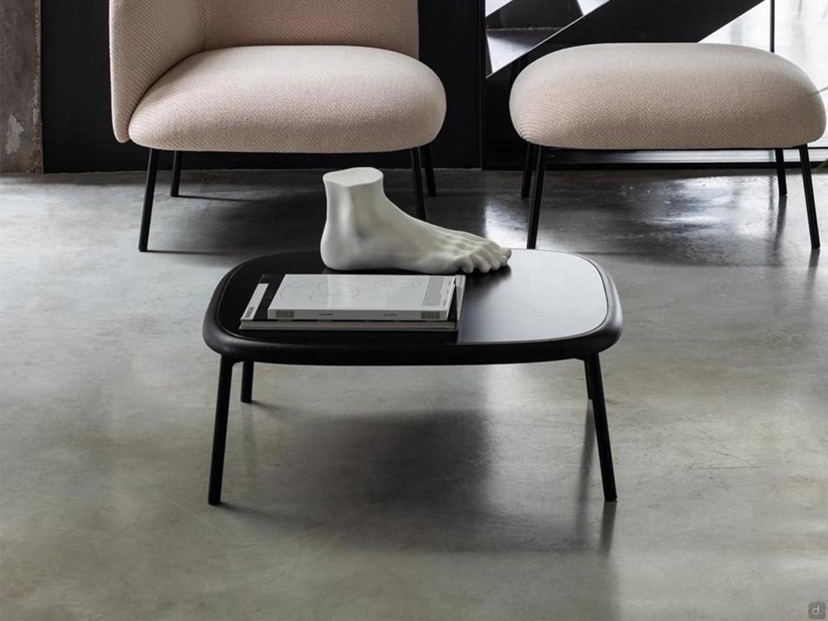 Table basse en frêne teinté Fortune assortie au fauteuil et au pouf de la même collection