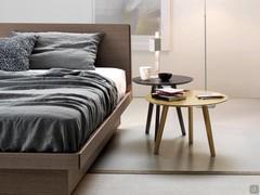Paire de tables basses Colorado idéales dans une chambre près du lit