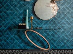 Console design Tour avec plateau en verre et piétement en noyer canaletto 