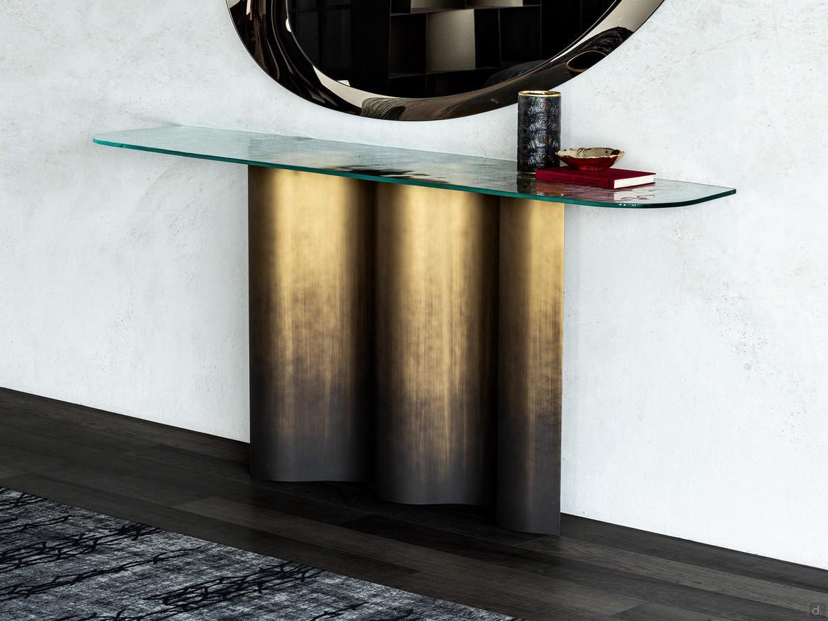 Console d'entrée en verre Nettuno de Cattelan, avec plateau en verre cuit extra-clair et base en métal peint à l'oxyde de laiton