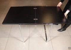 Table à rallonges Jean créée par Eileen Gray
