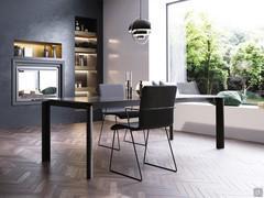 Plateau en vitrocéramique noir brillant avec extensions en placage stratifié anthracite, base en métal peint en noir