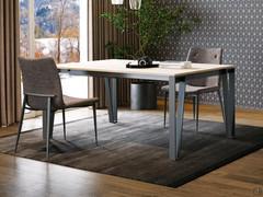 Table de style industriel avec pieds Logan en métal, ici proposée dans la version rectangulaire avec plateau en stratifié HPL