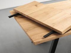 Détail du système d'extension optionnel avec baïonnette traditionnelle : chaque extension a une largeur de 50 cm et permet de disposer de deux places supplémentaires à la table.