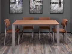 Table profilée extensible en version 160 cm, avec une extension de 60 cm sous le plateau pour une largeur totale de 220 cm à allonger