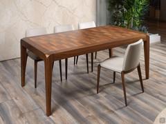 Table extensible en bois massif décoré Daiki, avec plateau latté en noyer avec décoration