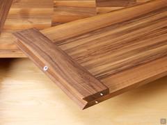 Pour réduire l'encombrement lorsqu'elles ne sont pas utilisées, les extensions sont équipées d'un profilé latéral rabattable.