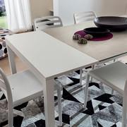 Détail du plateau en pierre Laminam avec extension en mélamine 