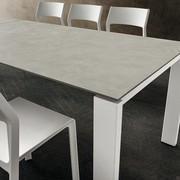 Détail du plateau en plaqué bois de frêne cimant HPL 3398