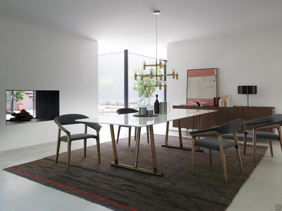 Table en marbre et bois Pipe avec pieds en frêne massif et plateau en marbre blanc Carrara