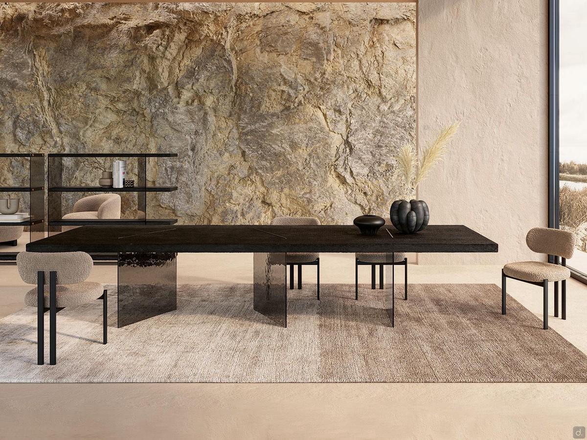 Table design en bois et verre Iberis avec pieds en verre Murano fumé et plateau en bois centenaire noir