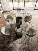 Table rectangulaire en verre Papelan de Cattelan dans un salon moderne et élégant