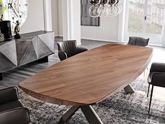 Détail du plateau à lattes Masterwood avec bords inclinés. Plateau disponible en largeur 250 ou 300 cm