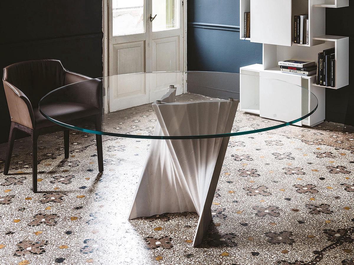 Table ronde avec base en marbre Plisset de Cattelan et plateau en verre transparent