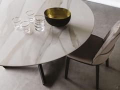 Détail de la pierre ronde Keramik KM05 Marbre Golden Calacatta Opaque