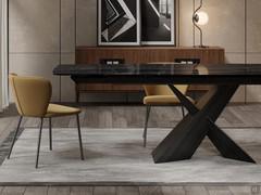 Table Trevor avec plateau et base en céramique extensible en finition titane brossé vertical, avec effet brossé spécial