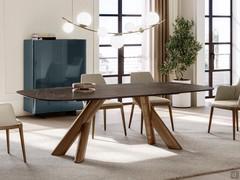 Table avec pieds croisés en bois de Palladium, avec plateau en céramique Breccia Imperiale mate