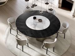 Table ronde Ascari avec plateau en bois et plateau en céramique. Plateau en frêne noir et plateau en céramique statuaire polie