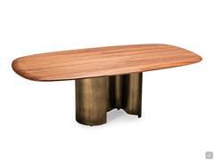 Table Papelito de Cattelan en noyer Canaletto, dans la version avec plateau en forme de tonneau et bords en pierre ollaire